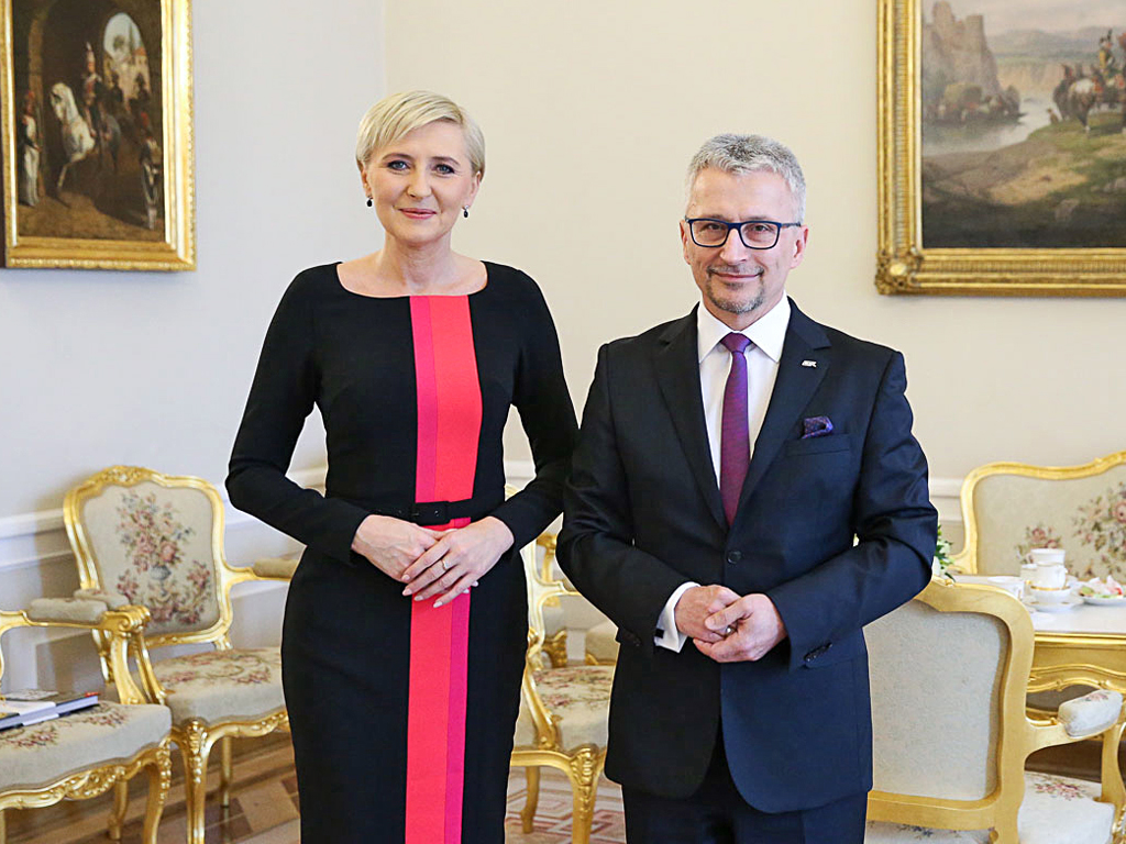 Bezpieczeństwo w pobliżu torów. Prezes UTK spotkał się z Pierwsza Damą