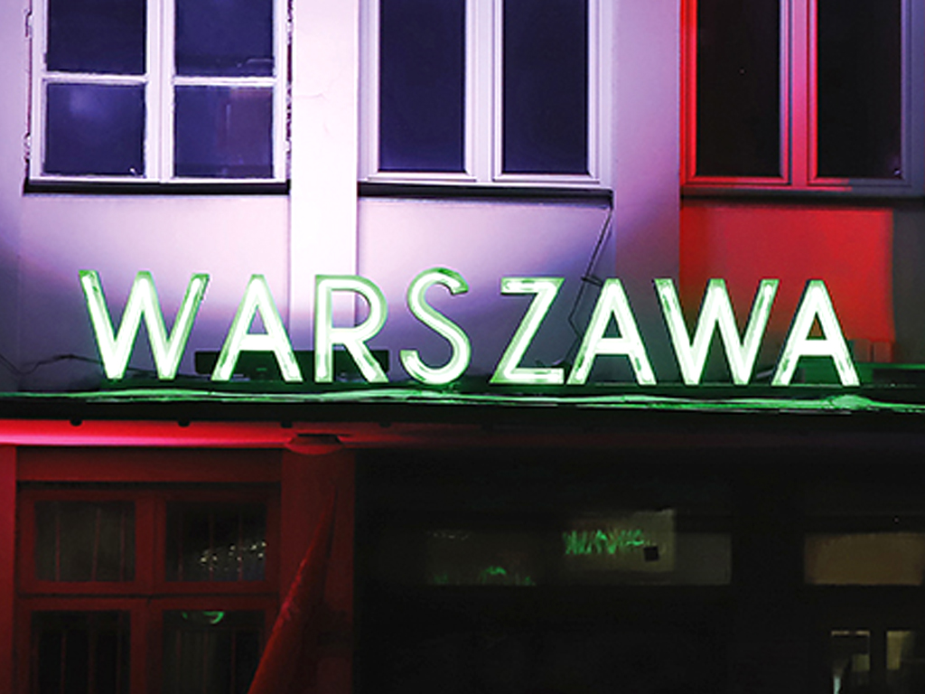 Neony ponownie świecą w stolicy