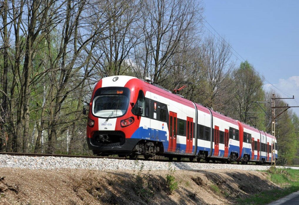 WKD modernizuje tabor: podpisano umowę na naprawy P5 pojazdów EN97