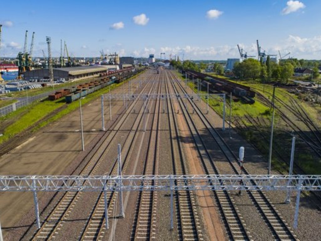 Prace PLK w porcie w Szczecinie przekroczyły półmetek