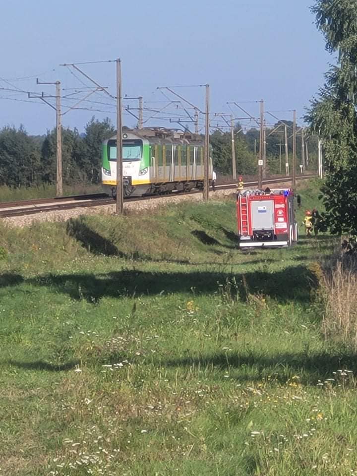Pociąg Kolei Mazowieckich zderzył się z ciężarówką [ZDJĘCIA]