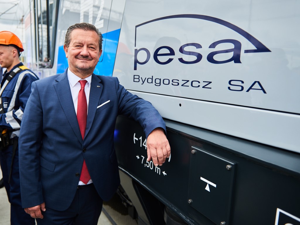 PESA Bydgoszcz zaprezentowała lokomotywę wodorową SM42-6Dn [ZDJĘCIA]
