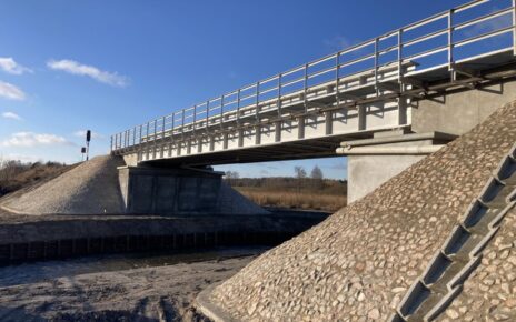 Most kolejowy w Ruskich Piaskach nad Łabunką (fot. Artur Wilk / PKP PLK)