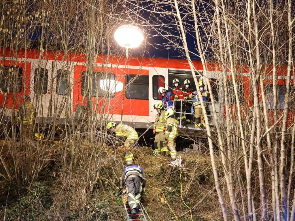 Monachium: zderzenie dwóch pociągów. Jest ofiara śmiertelna
