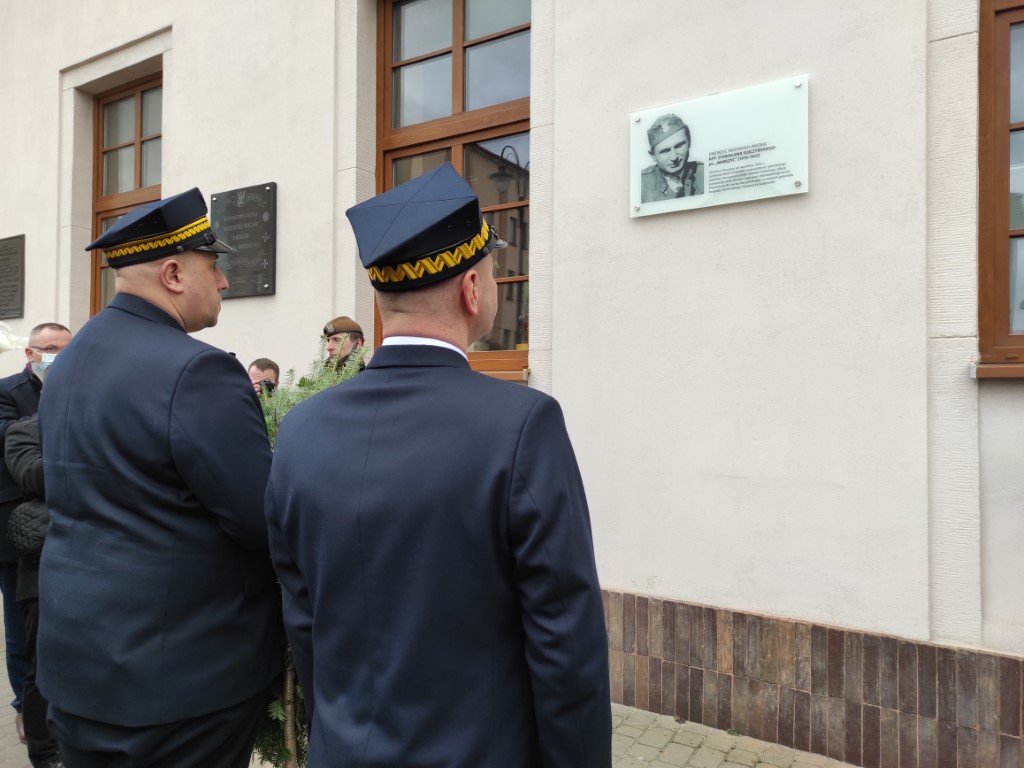 Na budynku dworca w Radomsku pojawiła się tablica poświęcona "Warszycowi" (fot. PKP SA)