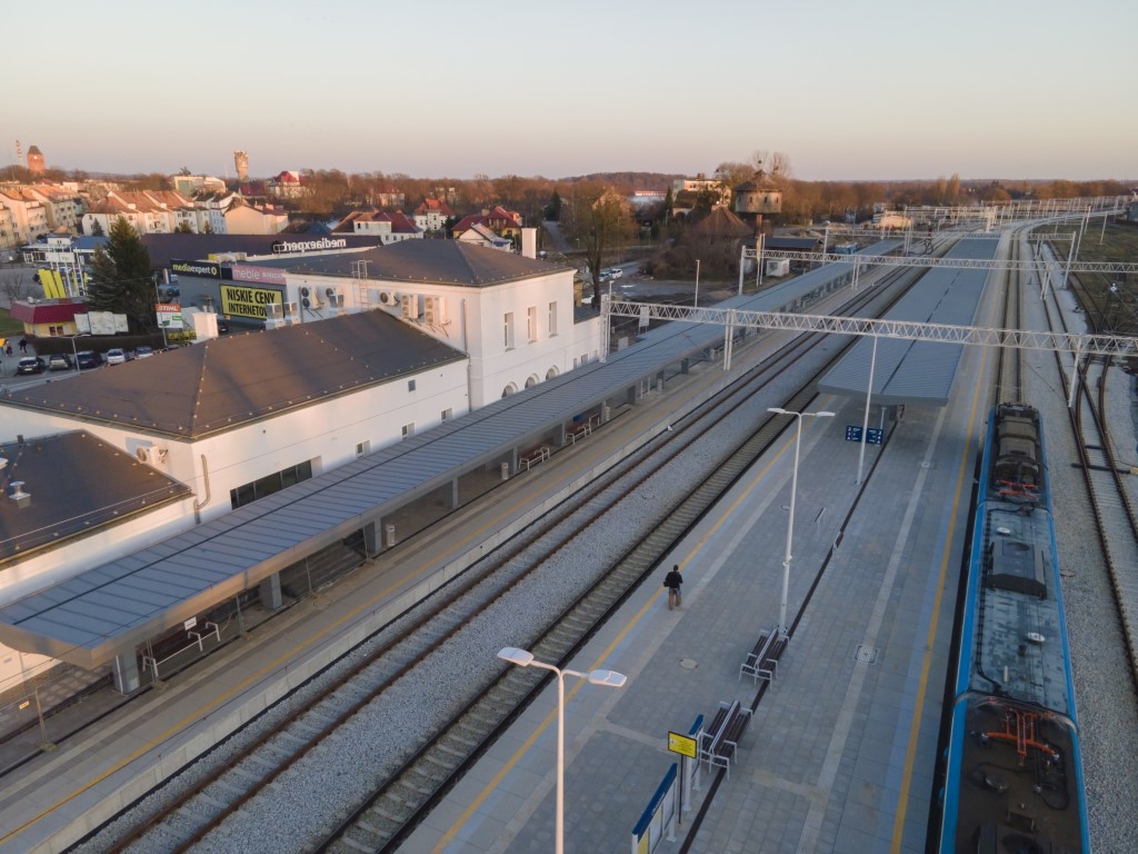 Zmodernizowane perony na stacji w Choszcznie (Fot. Łukasz Brylowski / PKP PLK)
