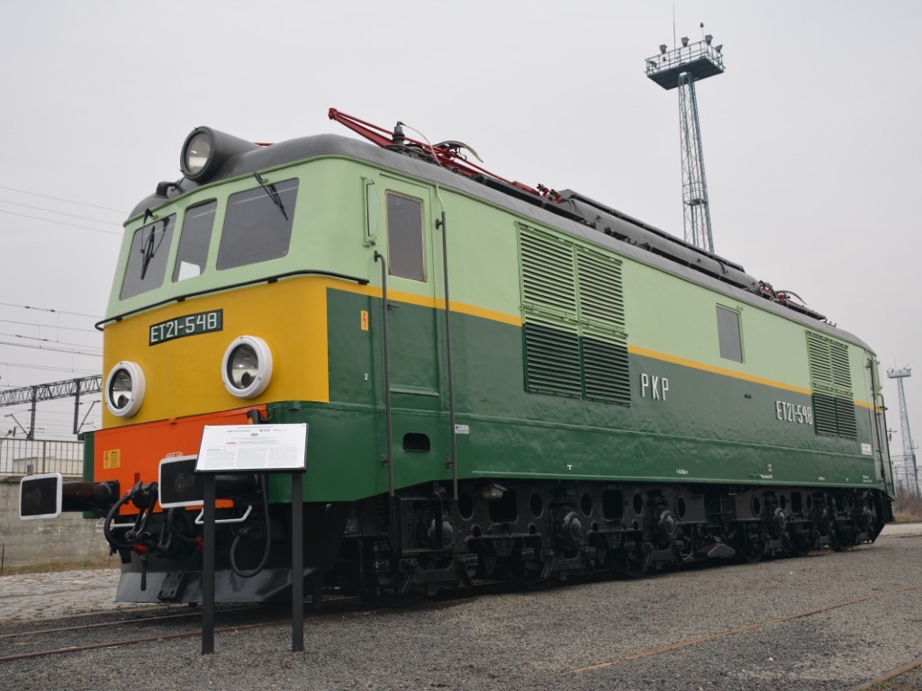 Renowacja zabytkowej lokomotywy ET21-548 to kolejny i z pewnością nie ostatni efekt współpracy PKP Cargo i Kolei Dolnośląskich przy odnawianiu zabytków kolejnictwa.