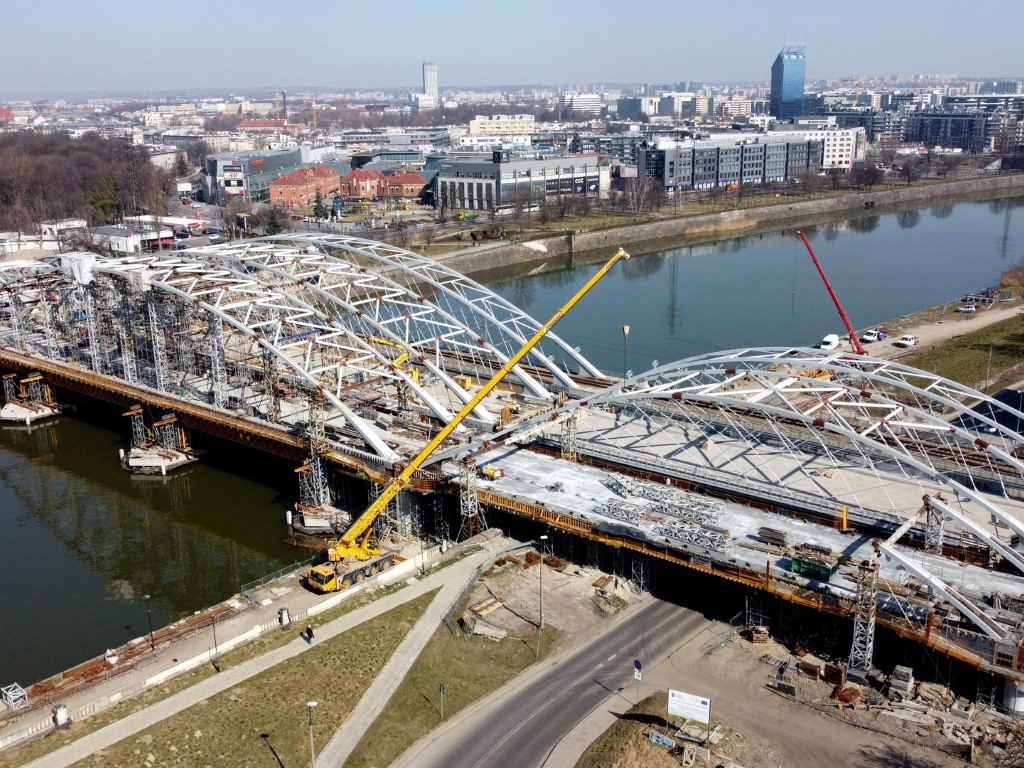 Zabetonowane przęsło mostu (fot. Piotr Hamarnik / PKP PLK)