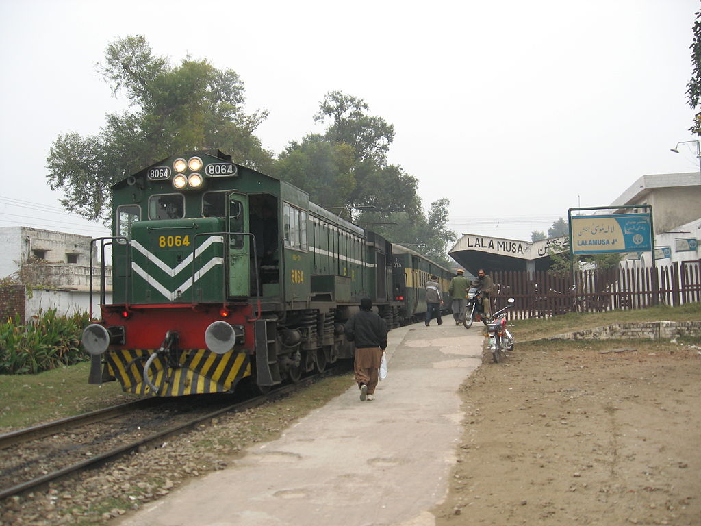W Pakistanie, na liniach kolejowych, doszło do dwóch wybuchów. Na szczęście nikt nie ucierpiał (fot. Adnanrail / WikimediaCommons)