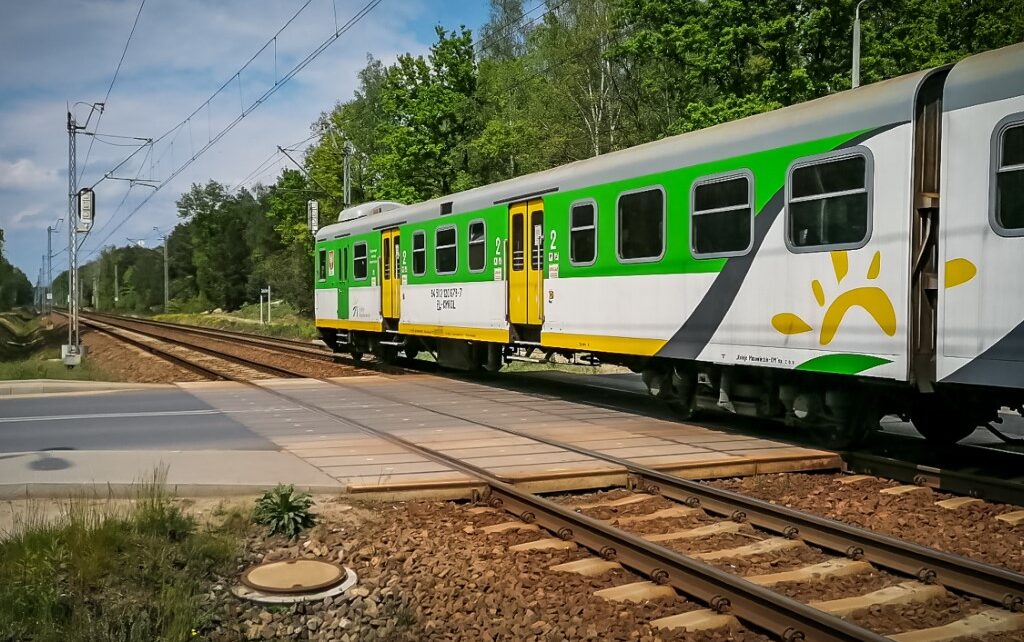 Pierwsze informacje o wypadku dotarły do policjantów o godz. 7.08. Ruch w miejscu zdarzenia był utrudniony. (fot. Koleje Mazowieckie / archiwum)