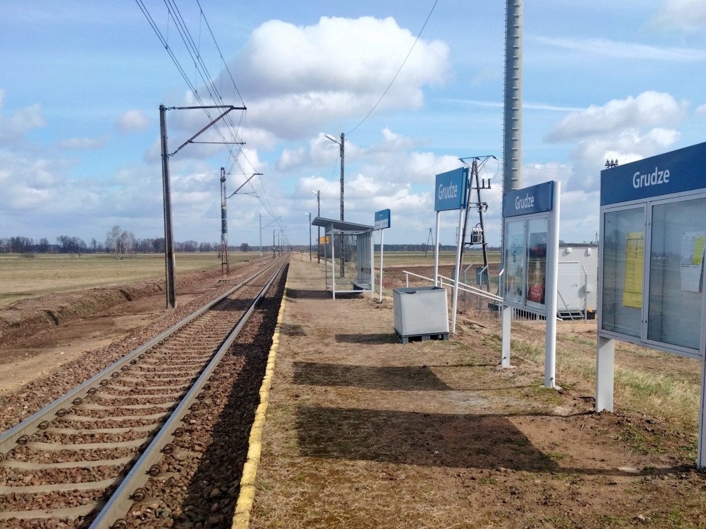 Perony na nowych przystankach będą wyższe, co ułatwi podróżnym wsiadanie i wysiadanie z pociągów. (fot. Dorota Czajkowska / PKP PLK)