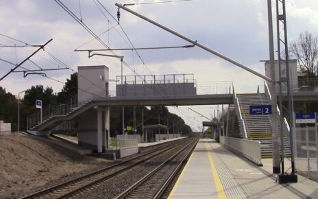 Stacja kolejowa Bydgoszcz Błonie (fot. Autorstwa Magiera188 - Praca własna, CC BY-SA 3.0, https://commons.wikimedia.org/w/index.php?curid=48336022)