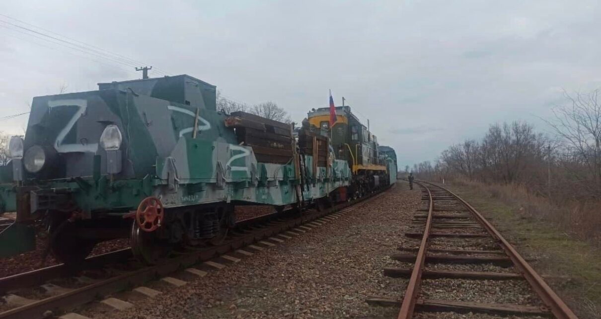 Rosyjski pancerny pociąg (fot. Anton Gerashchenko / Twitter)