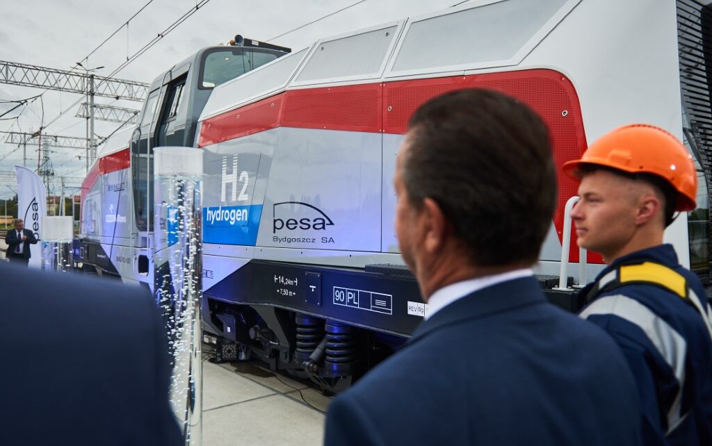 PESA Bydgoszcz zaprezentowała lokomotywę wodorową na targach TRAKO 2021. Teraz pokaże ją na InnoTrans w Berlinie (fot. PESA Bydgoszcz)