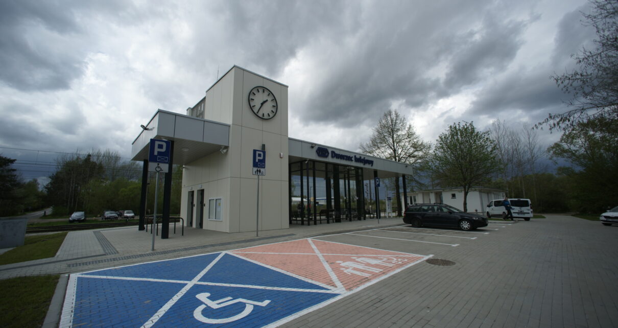 Nowy budynek dworca w Wasilkowie (fot. PKP SA)