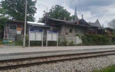 Przystanek kolejowy w Nietkowie, na linii Zielona Góra - Gubin (fot. Radosław Śledziński / PKP PLK)