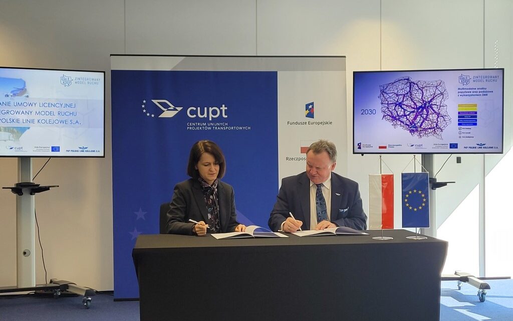 Podpisanie umowy przez przedstawicieli CUPT i PKP PLK na Zintegrowany Model Ruchu (fot. Mirosław Siemieniec / PKP PLK)