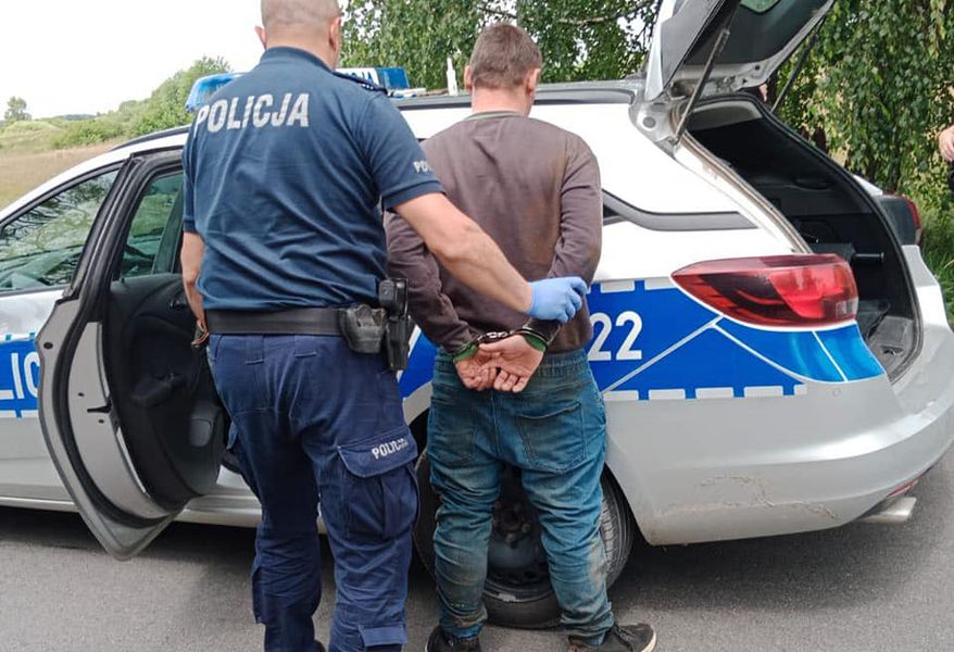 Policja zatrzymała 30-letniego kierowcę BMW, który wjechał autem w pociąg. Mężczyzna trafił do tymczasowego aresztu (fot. KWP Lublin)