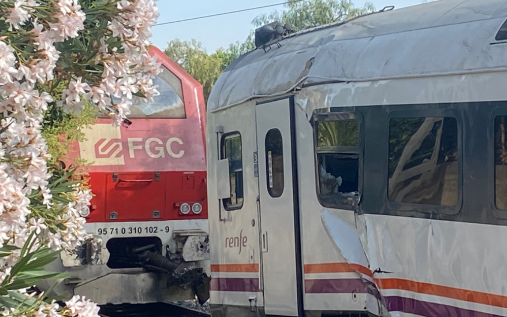 Zderzenie dwóch pociągów na południu Hiszpanii (fot. Tarragona Ràdio / Twitter)