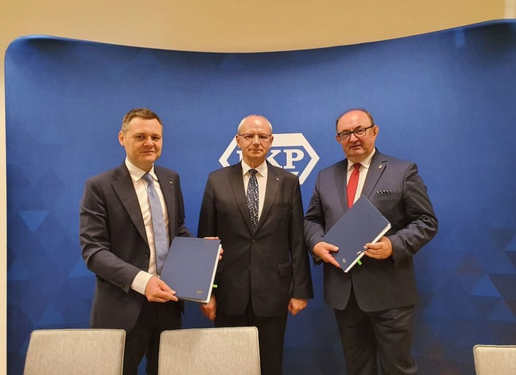 Podpisanie porozumienia ws. zmian na dworcu w Oleśnicy (fot. PKP SA)