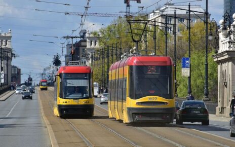 Tramwaje w Warszawie (fot. Adrian Grycuk / Wikimedia Commons)