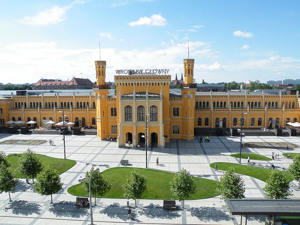 Dworzec Główny we Wrocławiu (fot. Flyz1 / Wikimedia Commons)