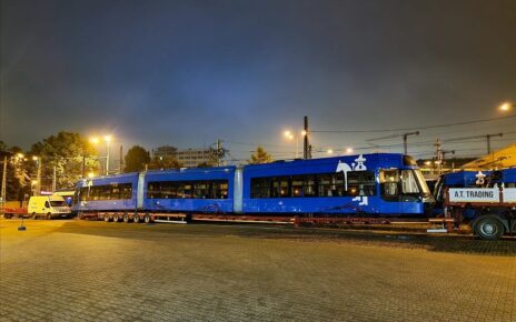 Nocny transport tramwaju (fot. MPK Kraków)