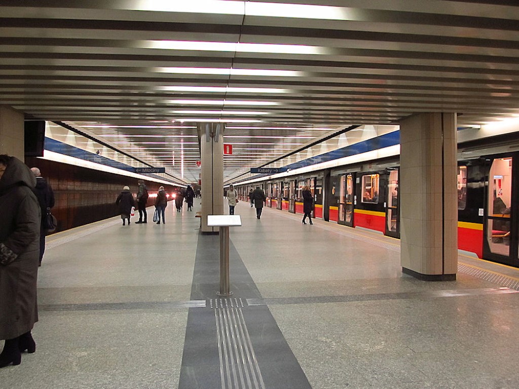 Fot. Janusz Jakubowski from Warsaw, Poland - Metro Warszawskie, CC BY 2.0, https://commons.wikimedia.org/w/index.php?curid=77977573