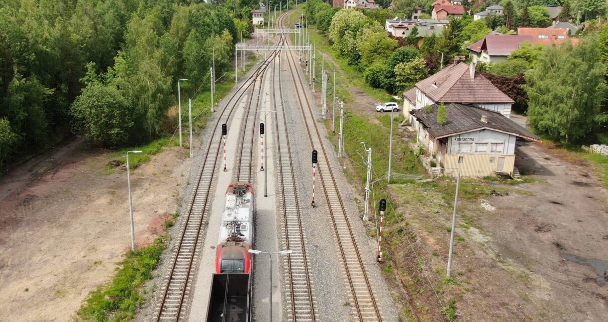 Pociąg na torach w Katowicach Kostuchnie (fot. Krzysztof Ścigala / PKP PLK)
