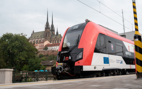 W Brnie oficjalnie zaprezentowano pierwszy z 37 nowych pociągów Moravia. (fot. www.jmk.cz)