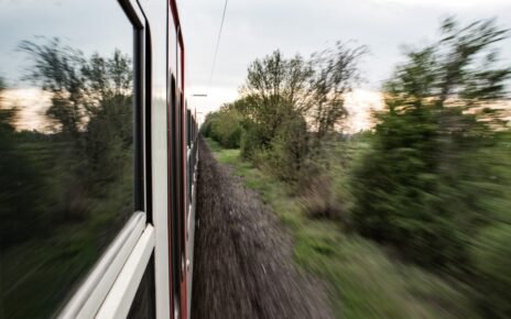 Kobieta wtargnęła pod pociąg Poznań - Przemysl. (fot. ilustracyjne)