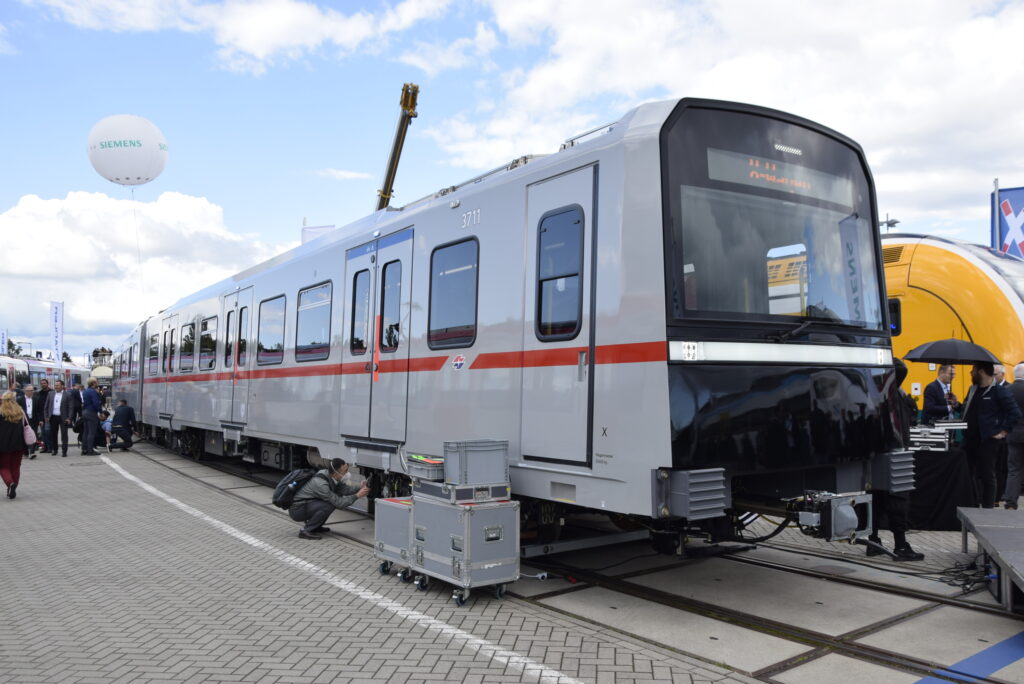Siemens zaprezentował na targach InnoTrans wagon dla wiedeńskiego metra (fot. Michał Ciechowski / Raport Kolejowy)