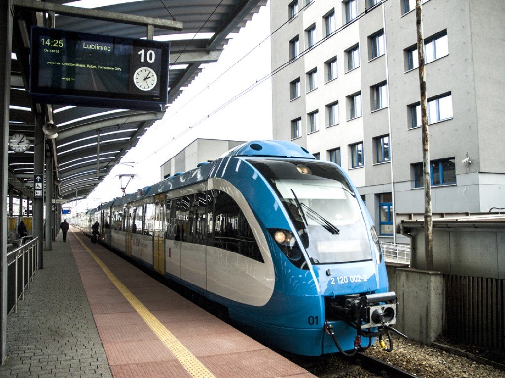 Pociąg Kolei Śląskich na stacji Katowice (fot. Koleje Śląskie)