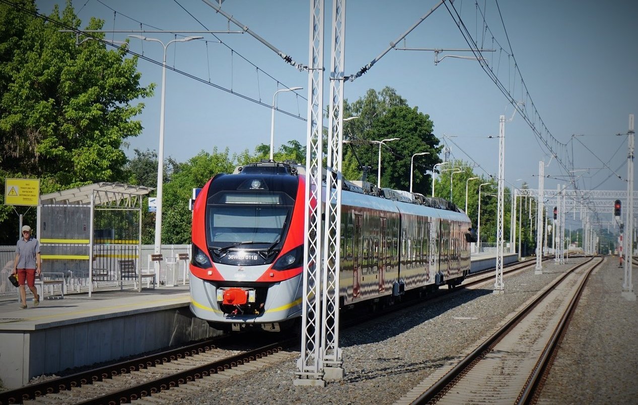 Pociąg ŁKA na torach (fot. Anna Hampel / PKP PLK)