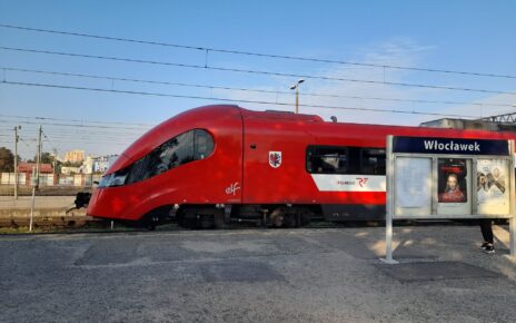 Pociąg przy peronie stacji Włocławek (fot. Magdalena Janus / PKP PLK)