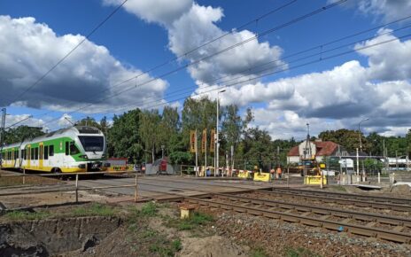 Przejazd kolejowo-drogowy w Sulejówku (fot. Martyn Janduła / PKP PLK)