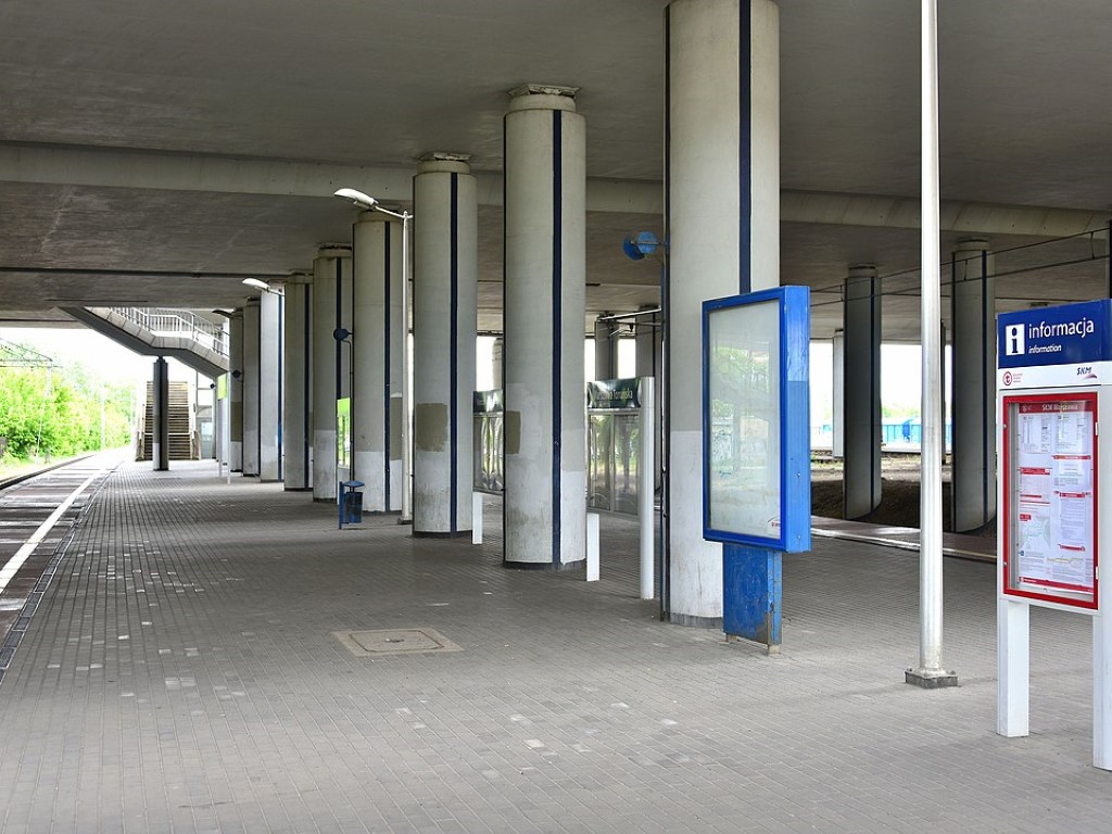 Stacja Warszawa Toruńska (fot. Autorstwa Adrian Grycuk - Praca własna, CC BY-SA 3.0 pl, https://commons.wikimedia.org/w/index.php?curid=78733061)