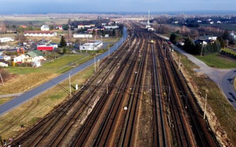 Linia kolejowa nr 8 na odcinku Kozłów - Sędziszów (fot. Piotr Hamarnik / PKP PLK)