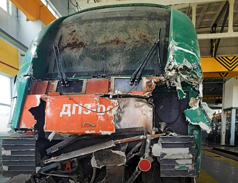 Uszkodzony w wyniku wypadku pociąg Kolei Białoruskich od PESA Bydgoszcz.