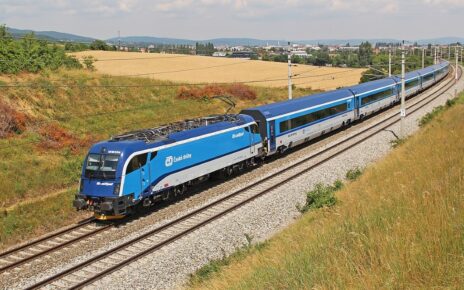 Anonimowe alarmy o podłożeniu bomb w pociągach i na dworcach sparaliżowały ruch kolejowy w Czechach (fot. By NÖLB Mh - Own work, CC BY-SA 3.0, https://commons.wikimedia.org/w/index.php?curid=33748430)