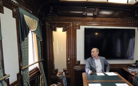 Władimir Putin na pokładzie pancernego pociągu (Fot. NEXTA / Twitter)