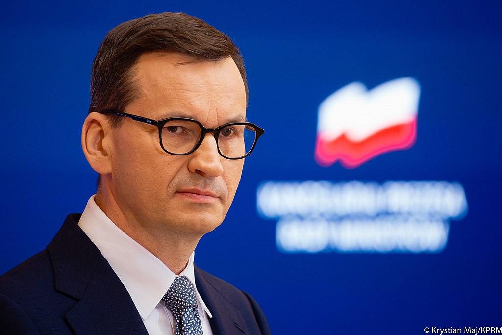 Premier Mateusz Morawiecki poinformował o działaniach ws. obniżek cen biletów kolejowych (fot. Krysian Maj / KPRM)