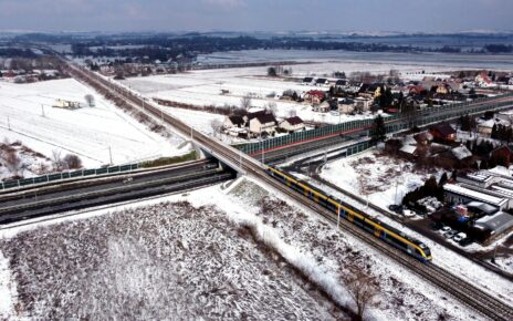 Linia kolejowa w rejonie ul. Czeczeńskiej w Krakowie (fot. Piotr Hamarnik / PKP PLK)