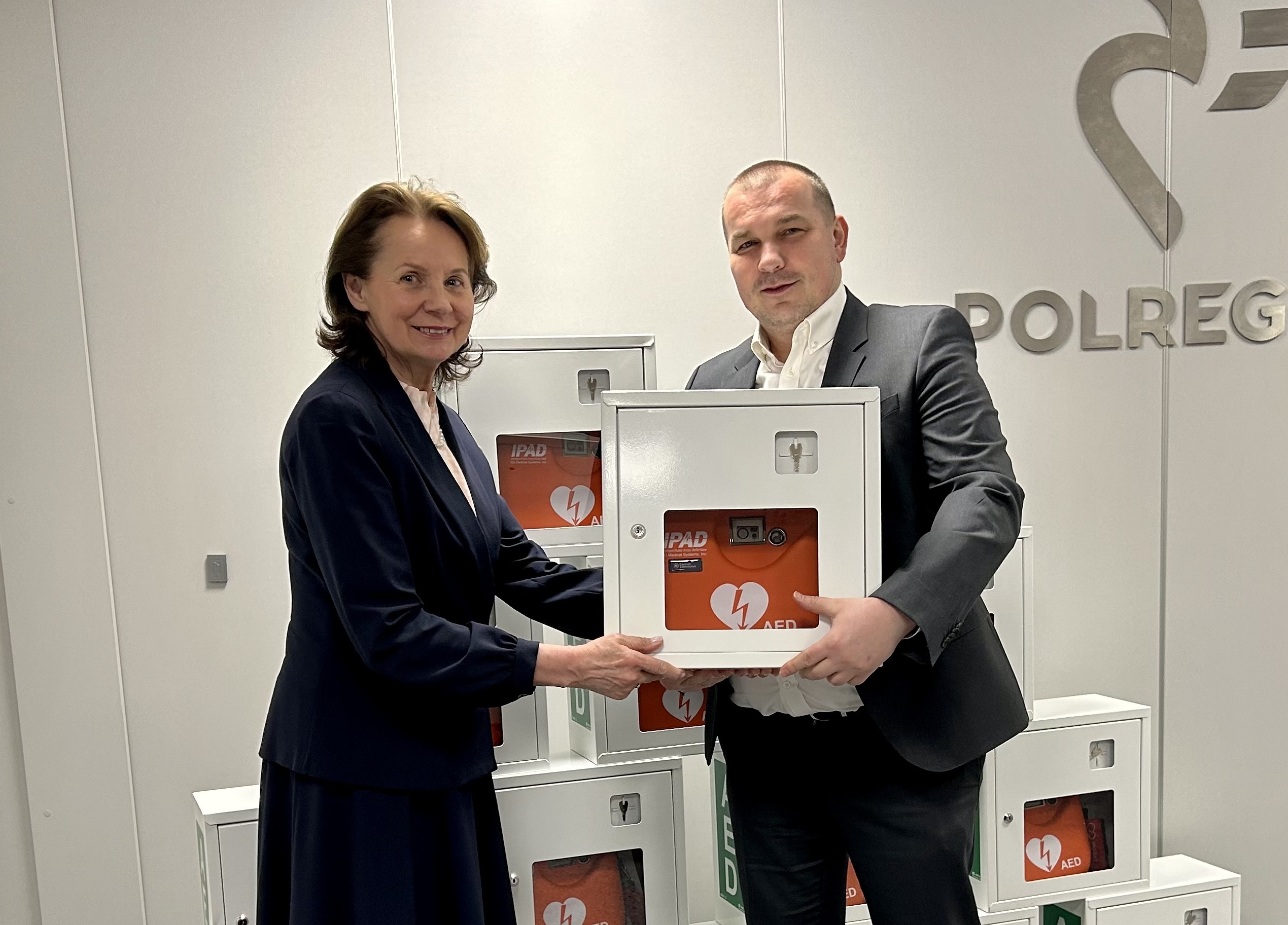 Polregio wyposaża swoje zakłady w defibrylatory