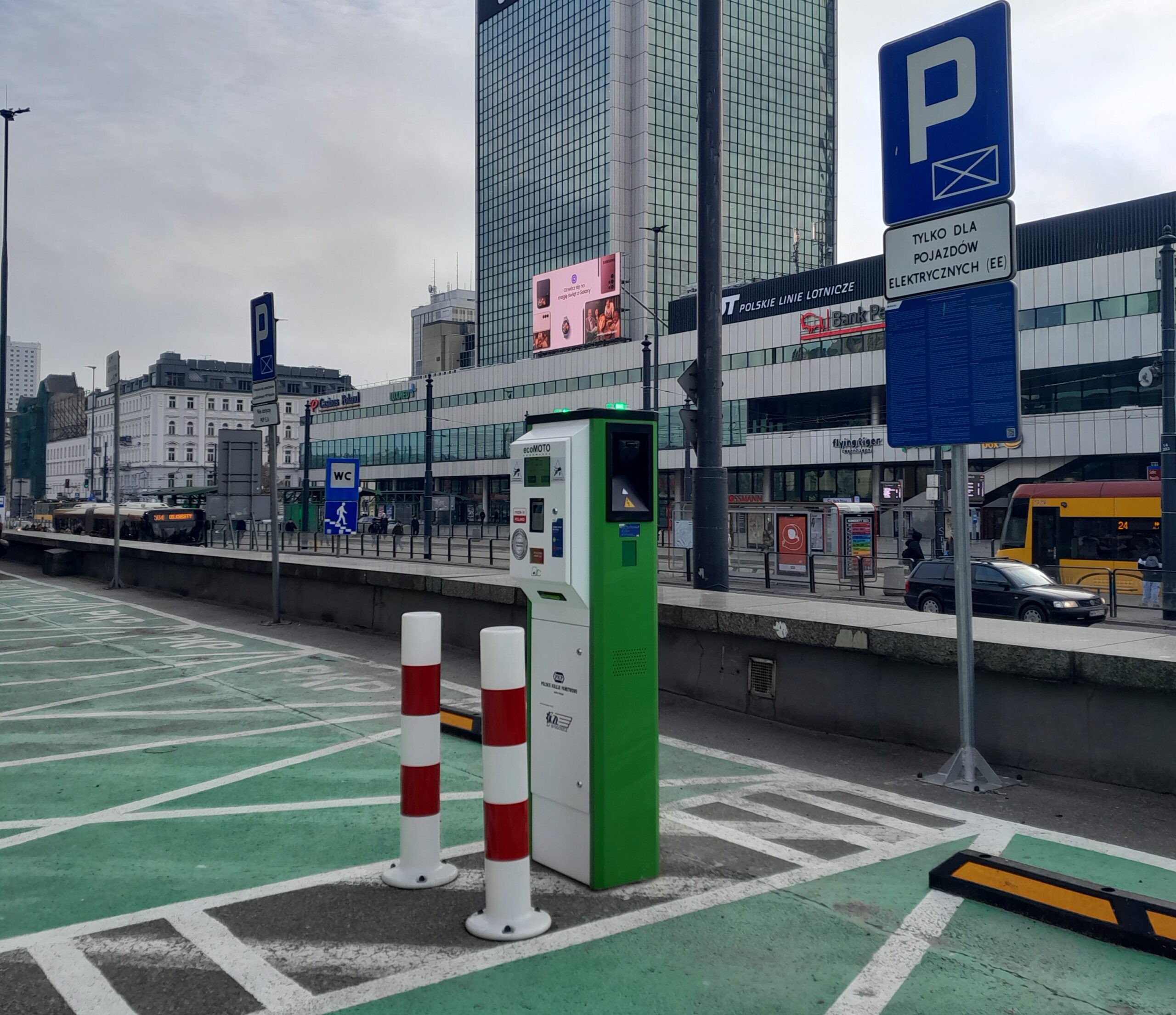 PKP S A Uruchomi y Kolejn Stacj adowania Samochod w Elektrycznych PKP S A Uruchomi y Kolejn Stacj adowania Samochod w Elektrycznych