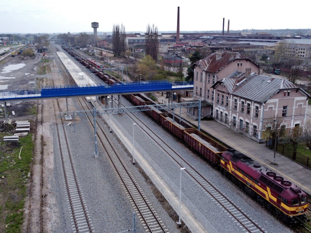Nowy peron w Ostrowcu Świętokrzyskim (fot. Piotr Hamarnik / PKP PLK)