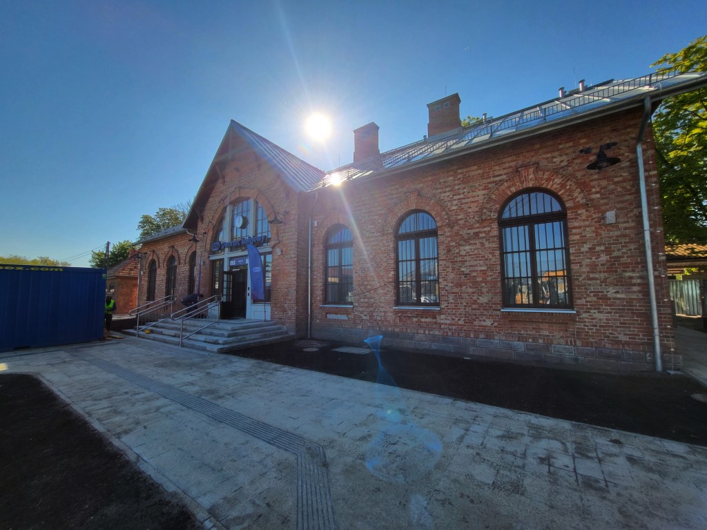 Dworzec kolejowy w Sochaczewie - prace są na ukończeniu (fot. PKP S.A.)