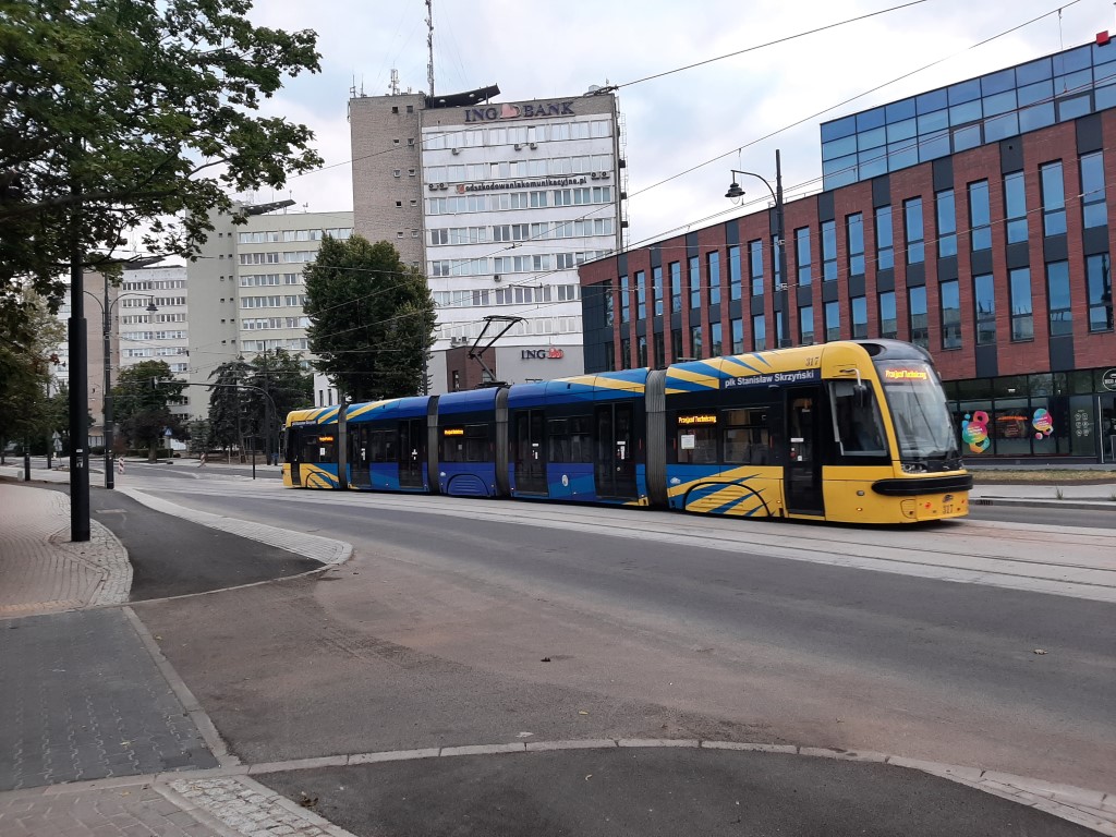 Pierwszy tramwaj pojawił się na nowej linii na osiedle Jar w Toruniu. To przejazd techniczny (fot. MZK Toruń)