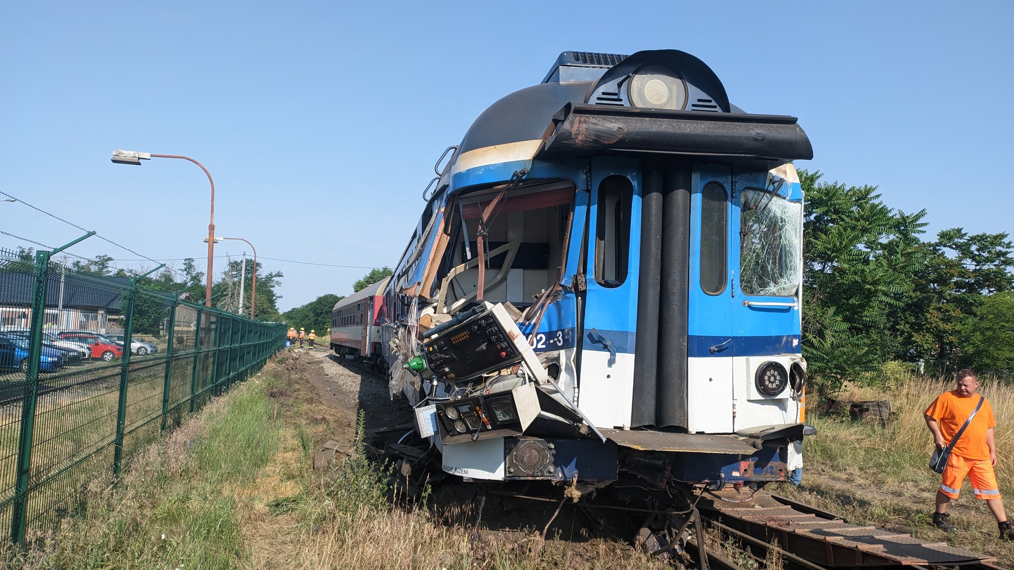 Ciężarówka wjechała w pociąg Kolei Czeskich. Pojazd szynowy jest mocno uszkodzony (fot. Drážní inspekce)