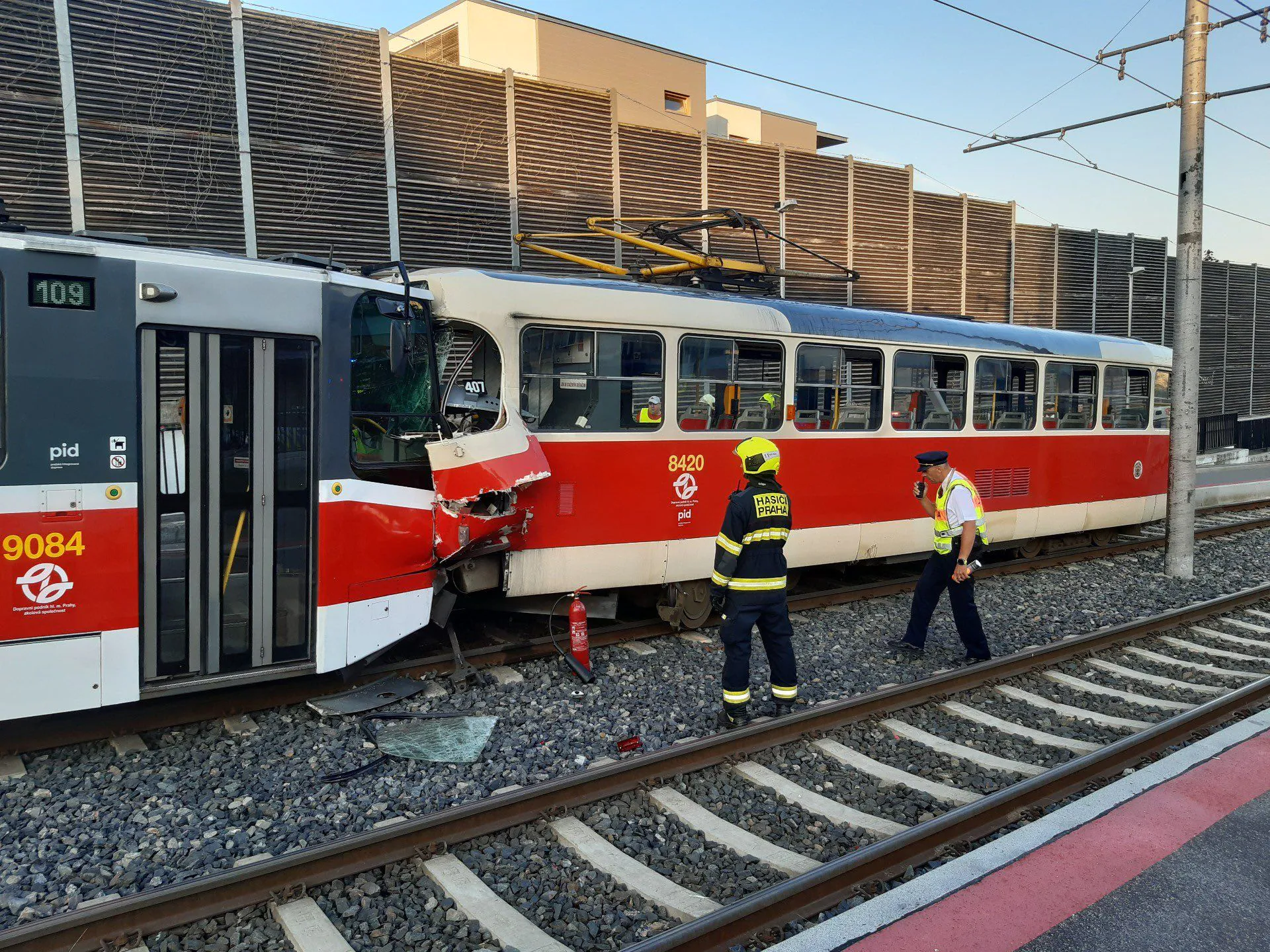 Zderzenie tramwajów w Pradze. Dwie osoby zostały ranne.